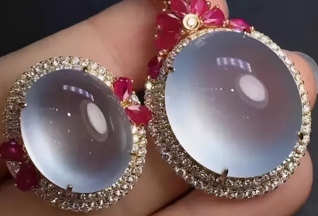 翡翠|一颗蛋面凭什么这么贵？这才是真正的，色差一分价差10倍