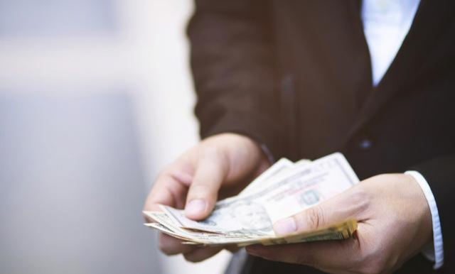 范志毅|范志毅：被前妻逼着给百万分手费，如今娶小17岁娇妻和女儿当闺蜜