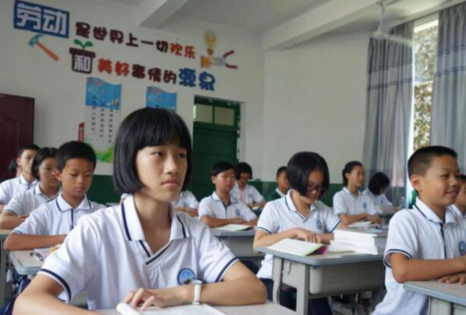 连衣裙 初中生“发型标准”公布，男生表示可以接受，女生却“欲哭无泪”