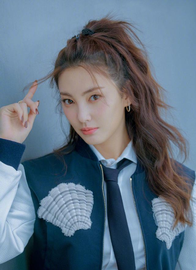 发型 中年女性适合修剪哪几种发型，会显得更加容光焕发，越变越美丽