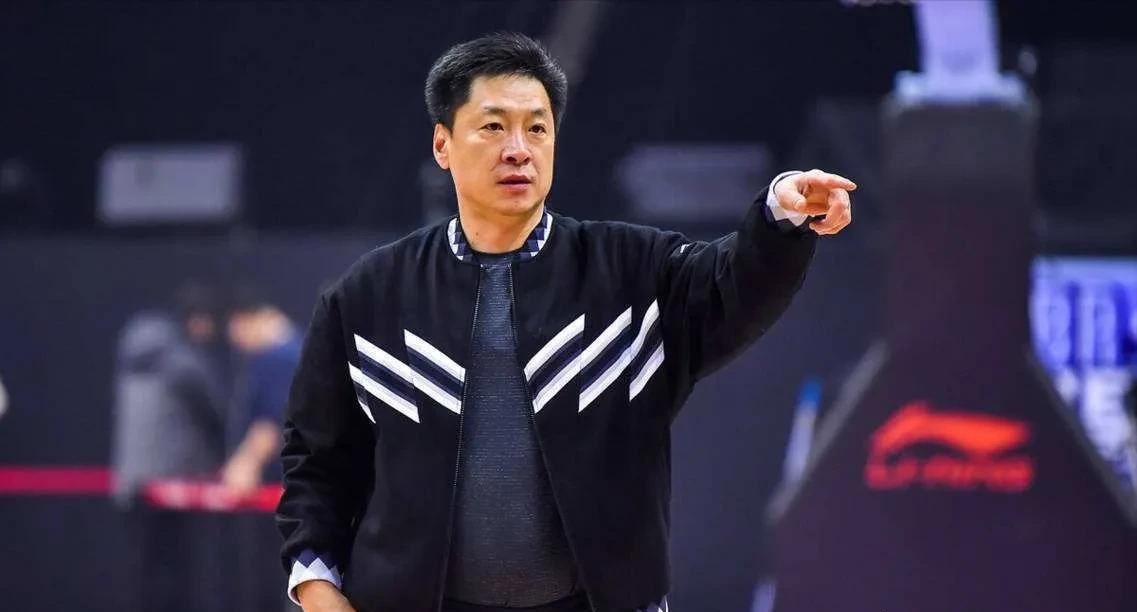上海男篮|正式离队！CBA名将被李春江放弃，告别上海加盟青岛男篮