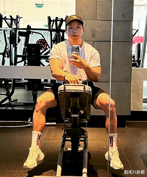 帅哥|看脸以为个子高,看身材以为是帅哥,这6位男星,外形反差太大了