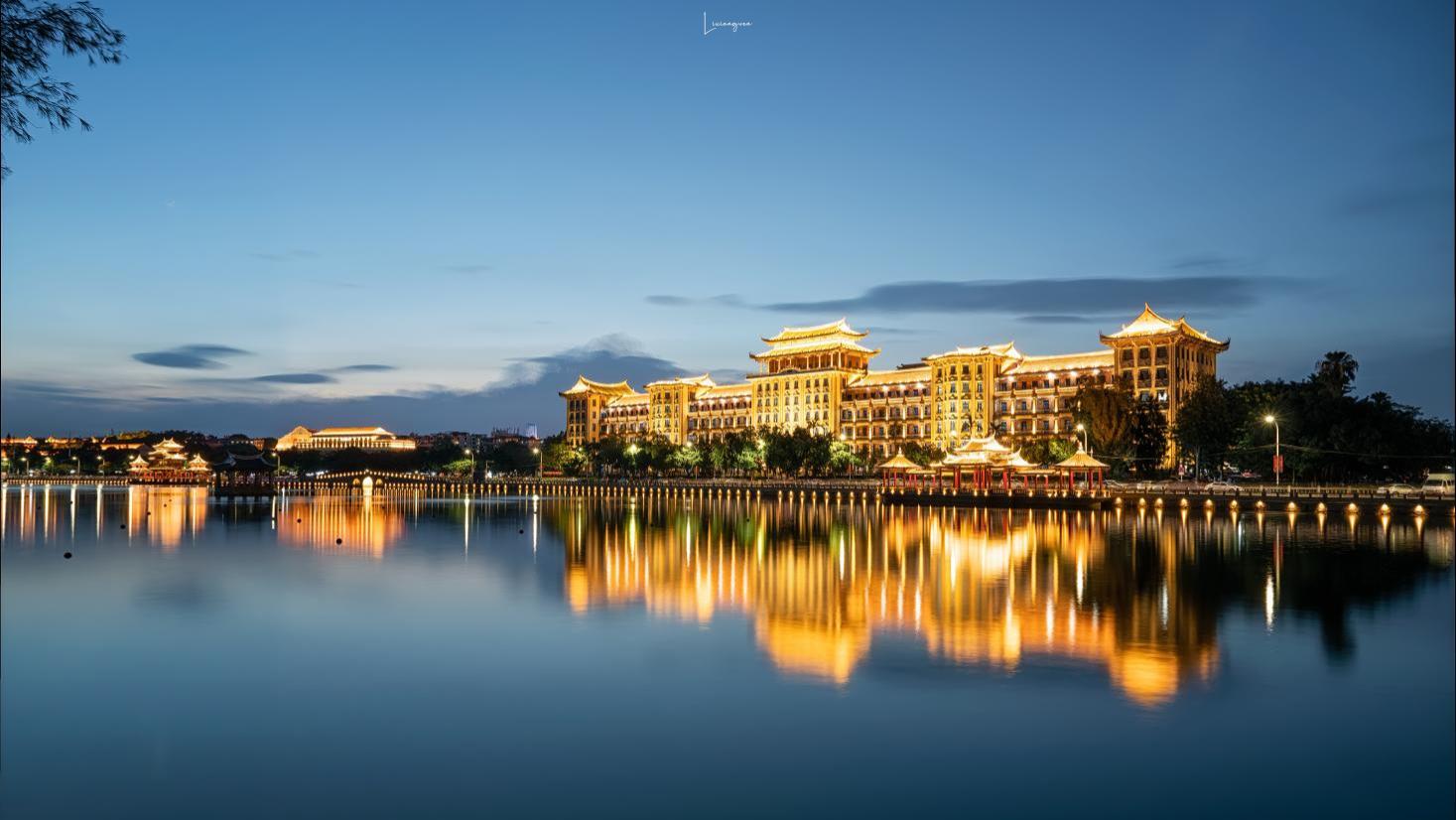 新手小白如何把一张风景照片，快速变成素描效果呢？