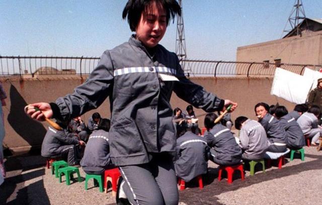 纪实回顾:从“鬼”到人,吸毒8年的年轻女子在监狱经历了什么?