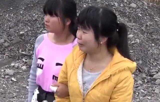 回顾:父亲矿难身亡赔40万,二叔拿去盖房,两姐妹只得到两张欠条
