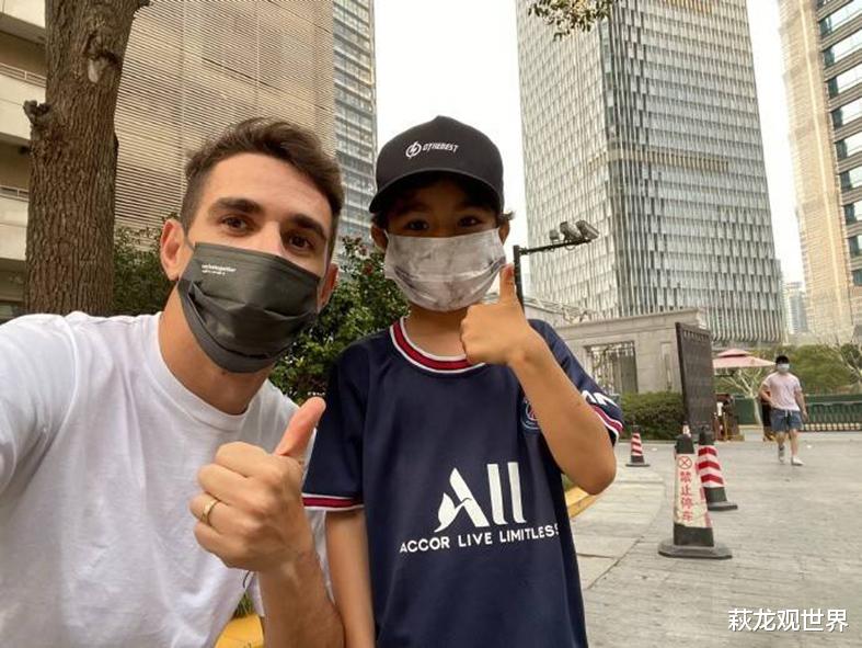 克雷桑|莫队愿意降薪续约！25岁的克雷桑和26岁的恩迪亚约谁更强？别忘了海港有个小金人