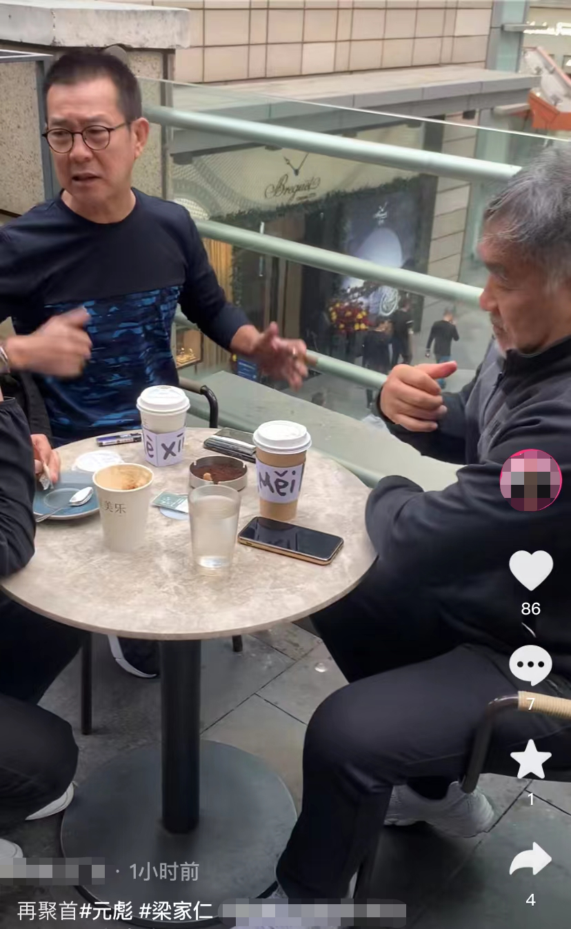 |?65岁元彪消瘦现身，坐露天咖啡店抽雪茄，面部崎岖皮肤松弛显老态！