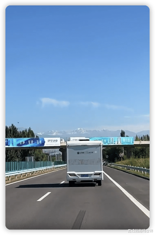 李小萌|前央视主持李小萌晒豪华房车，网友热议：有钱真好！