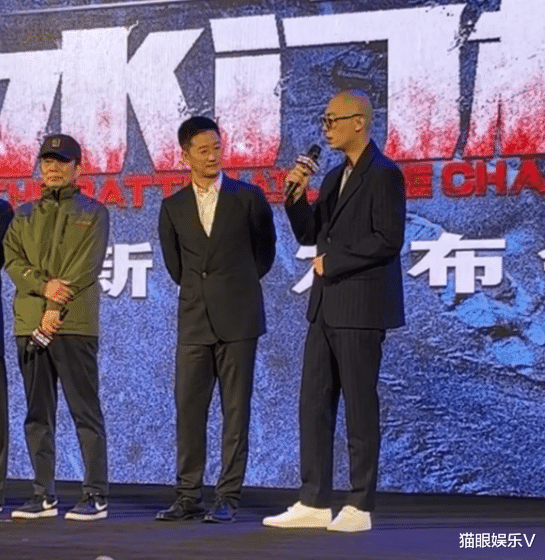 朱亚文|朱亚文光头造型曝光，穿着单薄在大冬天吹冷风，冻到龇牙咧嘴