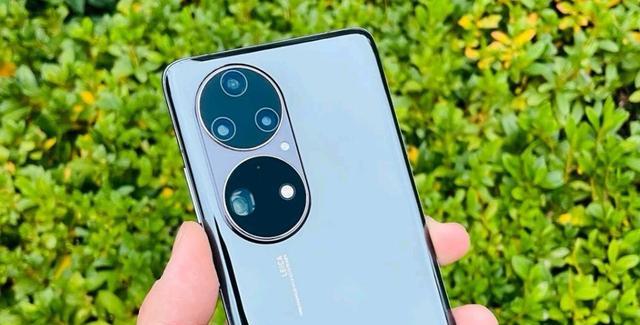 苹果|华为三星另辟蹊径，库克有压力了，苹果13不再是直面屏幕唯一之选