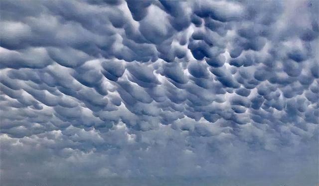 地球上最罕见的9大自然现象,龙吸水、滚地雷,你听说过哪个?