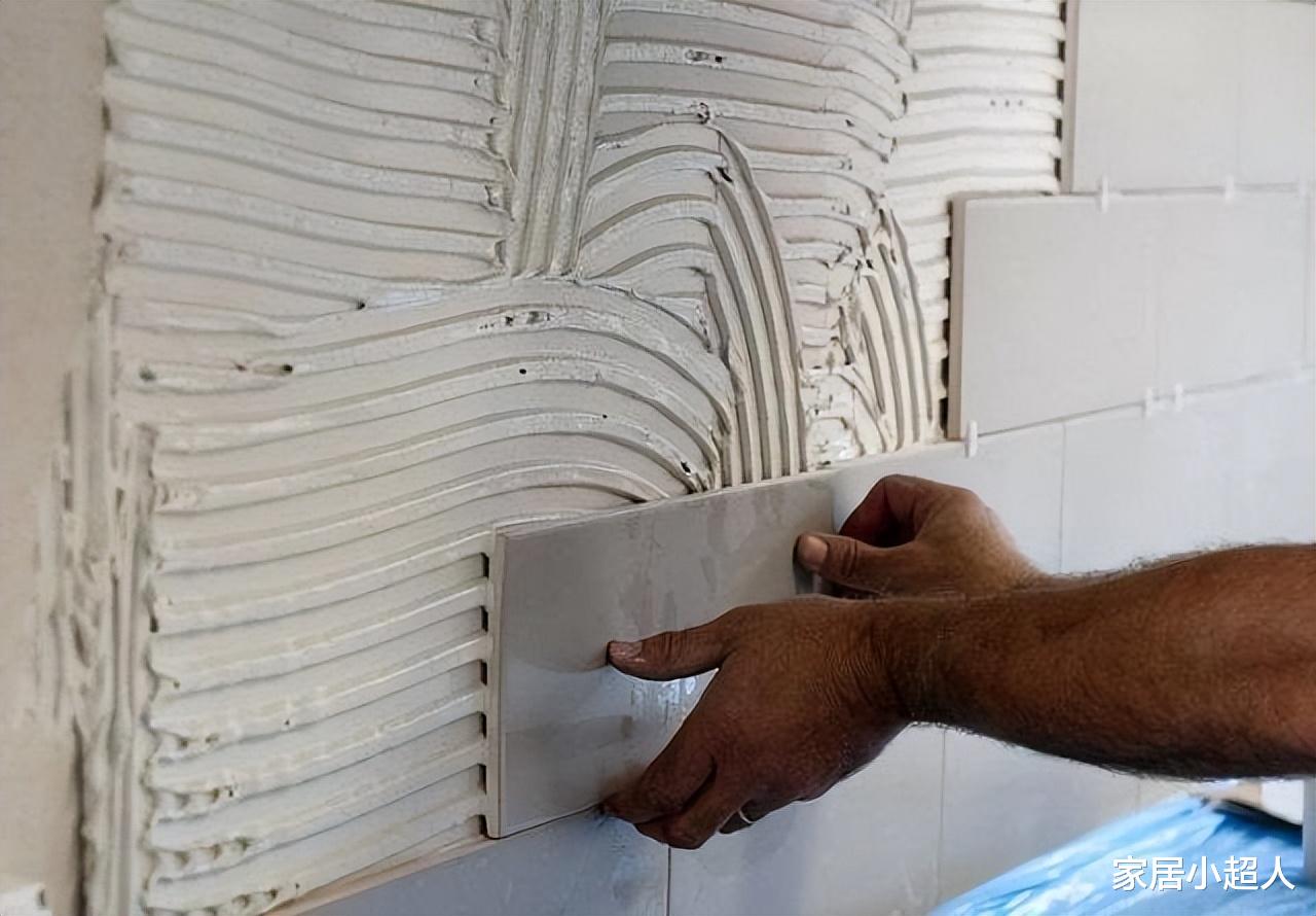 以为用了瓷砖胶和背胶,瓷砖就不会脱落了?不!这些步骤都很重要