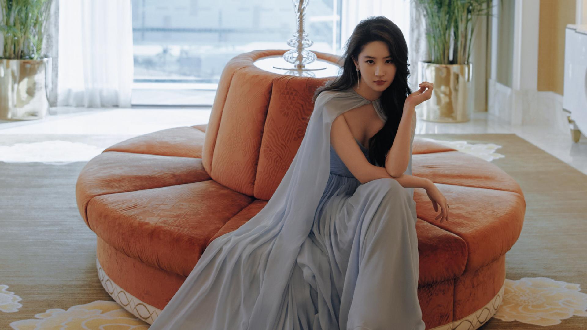 刘亦菲|刘亦菲新照曝光，蓝色长裙仙气飘飘