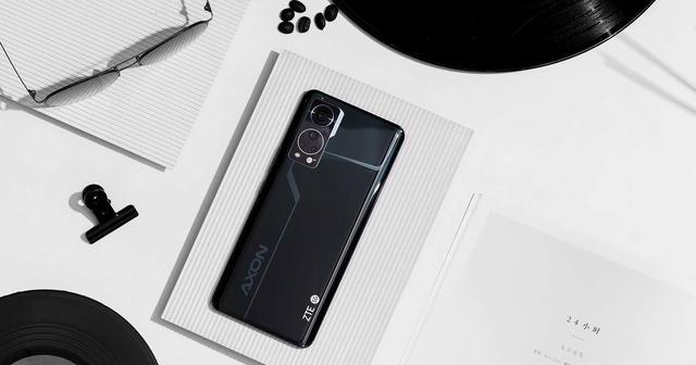 中兴|5nm强机退场，8+128G现在降1200元！中兴当真诚意满满