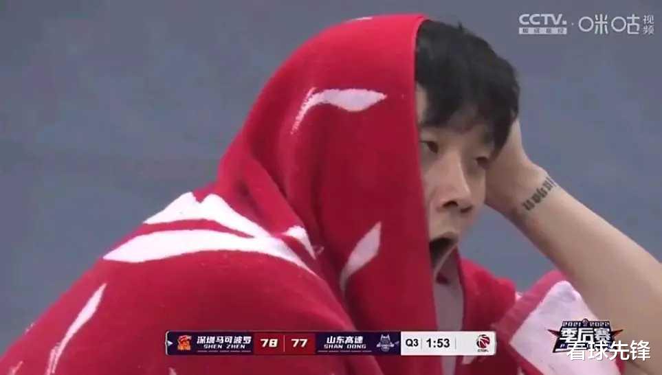 山东男篮|讽刺！山东男篮遭半场吊打，球迷却拍手叫好