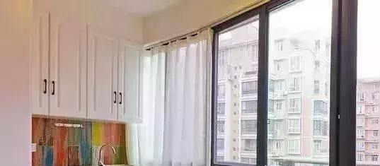 别傻了,阳台就算用来晒衣服也要这样装,颜值瞬间高了,还实用!