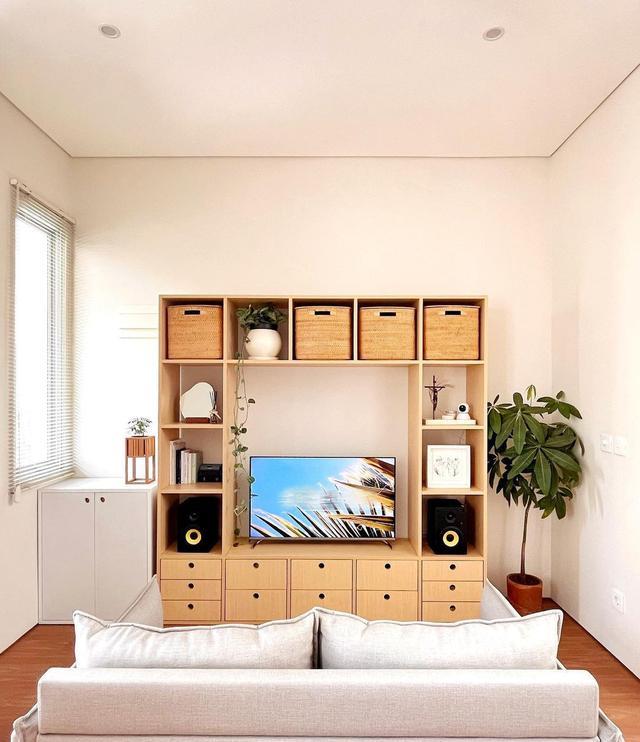 109上下2层,院子搭雨棚放洗衣机,室内只刷白墙,越住越喜欢!