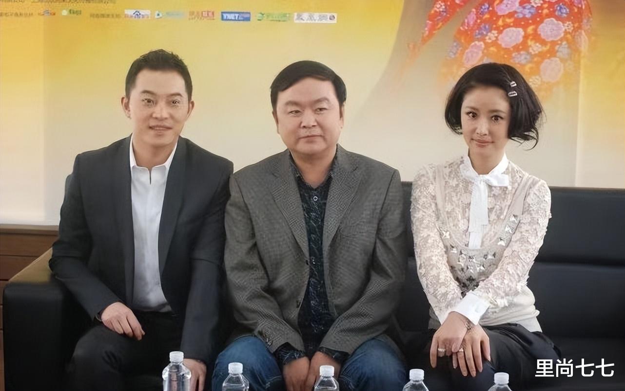 蕾丝 林心如罕见剪超短发,娃娃脸更加丰盈变甜妹,穿蕾丝衬衫却很性感