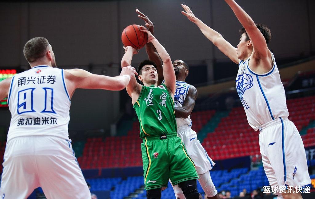 趙繼偉|趙繼偉脖子遭寧波球員肘擊，卻捂臉痛苦倒地，被網(wǎng)友嘲諷演技差評