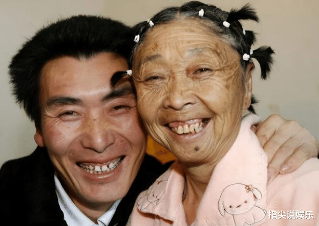 姐姐|85岁马玉琴亲妹妹现身，送姐姐珍珠项链，网友：又一个抢遗产的