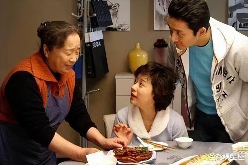 65岁大妈住女儿家养老,女婿称大妈太偏心,太过分了!