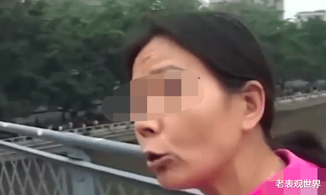 广东广州,男子为讨要工程款欲跳桥,暴脾气大爷一脚将其踹下去