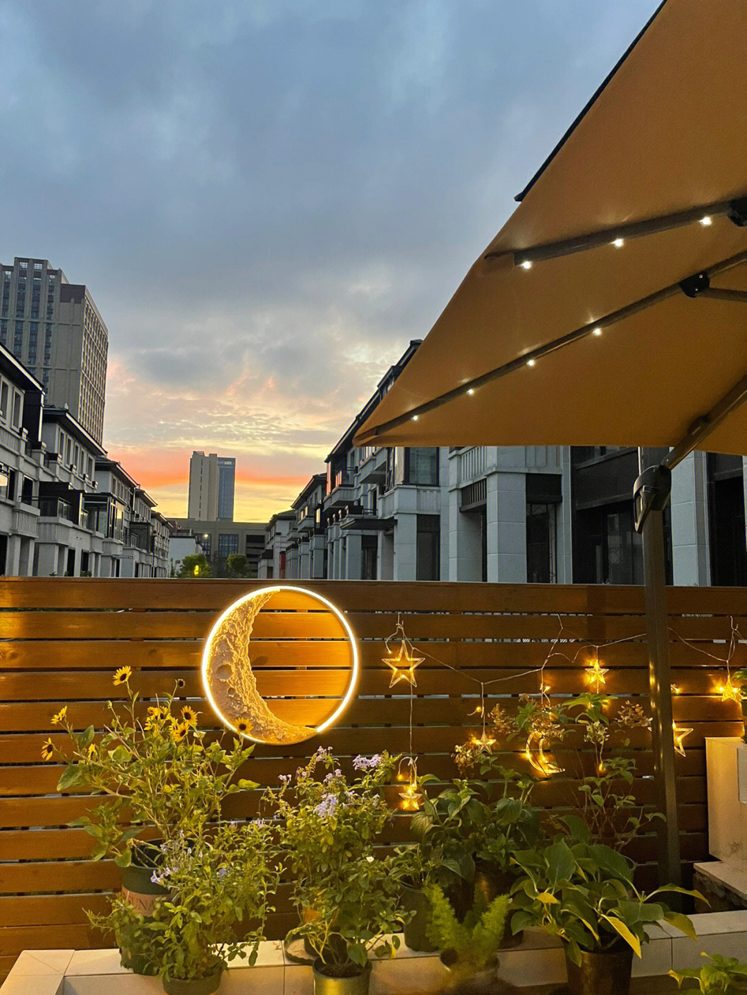 花6万块，打造40㎡一楼小院，鱼池 悬浮卡座 休闲平台一个都不少