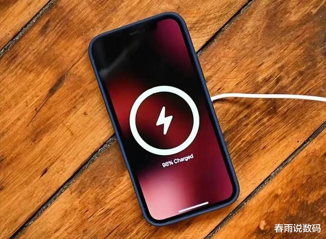 iPhone|iPhone手机电池多久更换一次比较好?这样更换能省好几百元