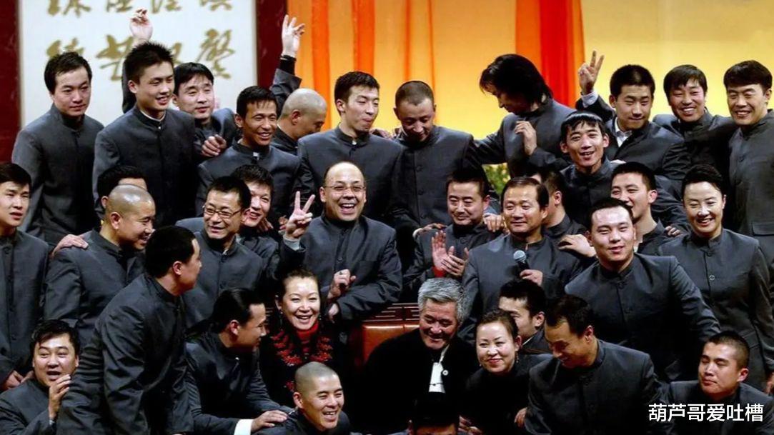 白百何|赵本山丈母娘罕见曝光，十多人前呼后拥阵容强大