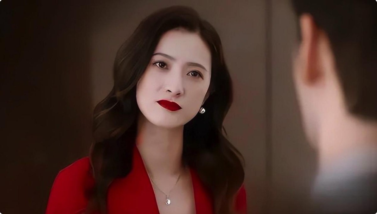 顾念|玫瑰之战:同是才貌俱佳,丰盛为何对顾念情根深种,对许倩妮无感