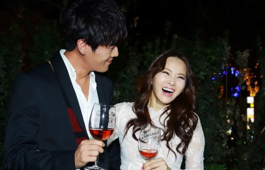 豪门|头婚嫁豪门,二婚“吃嫩草”,这些女明星究竟是拜金,还是缺爱?