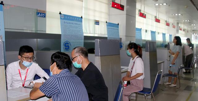 华侨大学|“金三银四”或成为过去，毕业生说春招求职难，企业又说招不满人