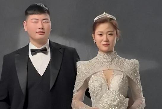 陈萌|陈萌晒娶亲前视频,主动掀盖头装扮奢华,直言要好好努力