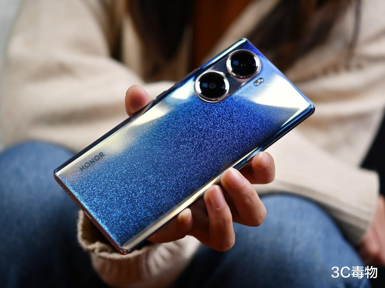 荣耀|荣耀学“价格屠夫”，新品半年降价900元，12G运存手机仅售3099元