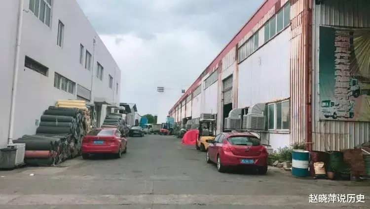 江南皮革厂倒闭,老板黄鹤欠债3。5亿,真的带着小姨子跑路了?