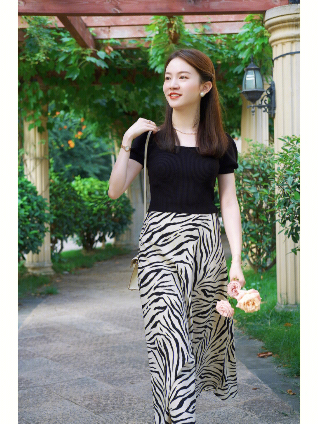 女人三四十岁怎么穿才减龄?分享几套搭配小技巧,让你高级又洋气