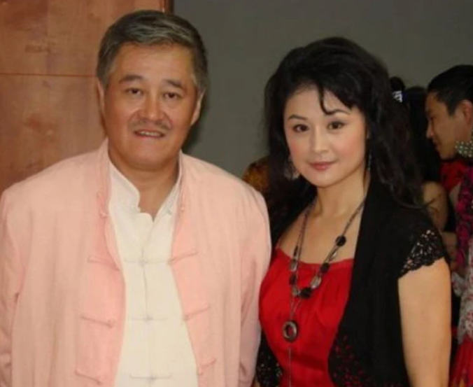 于月仙|演员宋小宝写藏头诗纪念于月仙去世一周年,网友:有情有义!