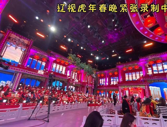 白梦妍|冯巩现身录制辽视春晚,连续33年登央视春晚,今年或将第四次缺席