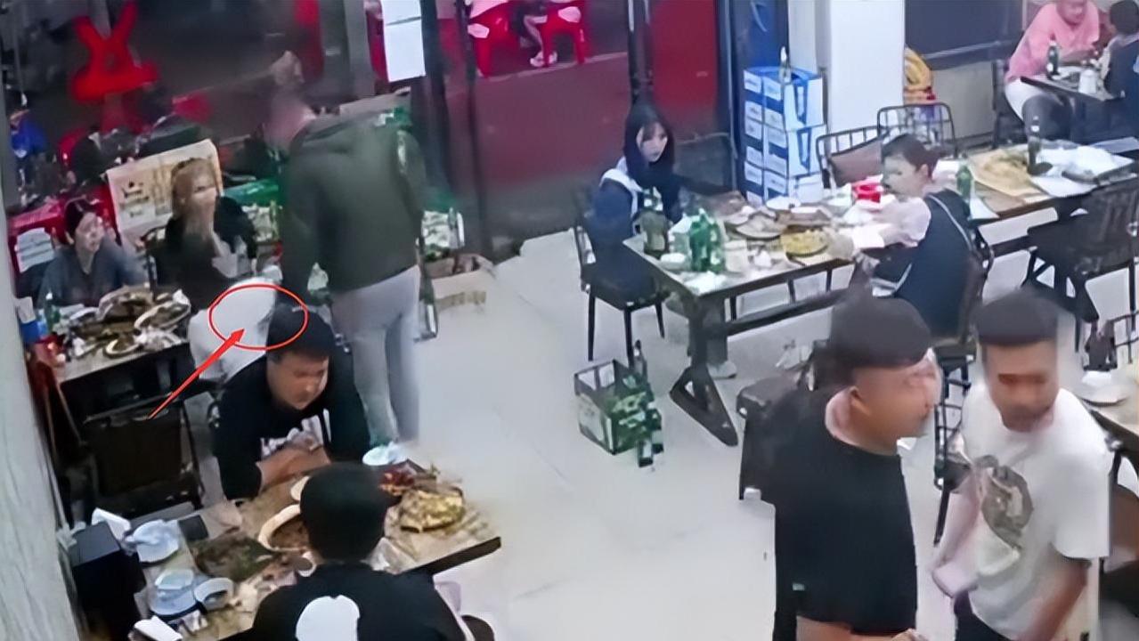 西南政法学生就“唐山打人”事件发表不当言论，叫嚣：不接受批评