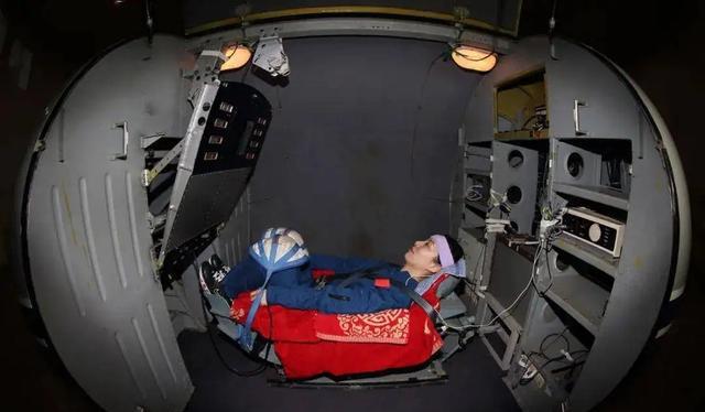 女航天员在太空怎么解决“隐私”问题?生理期会不会血液倒流?