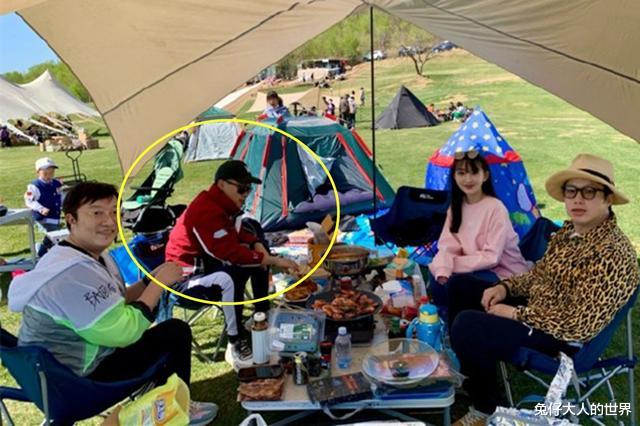 曹鹤阳|德云社饼嫂晒春游照,看到烧饼、曹鹤阳同框,粉丝:二人感情真好