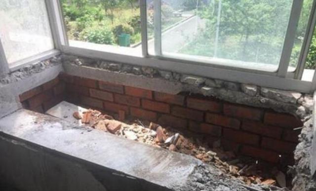 这样改造飘窗，邻居让停工，而业主则反问：你不利用是你的事