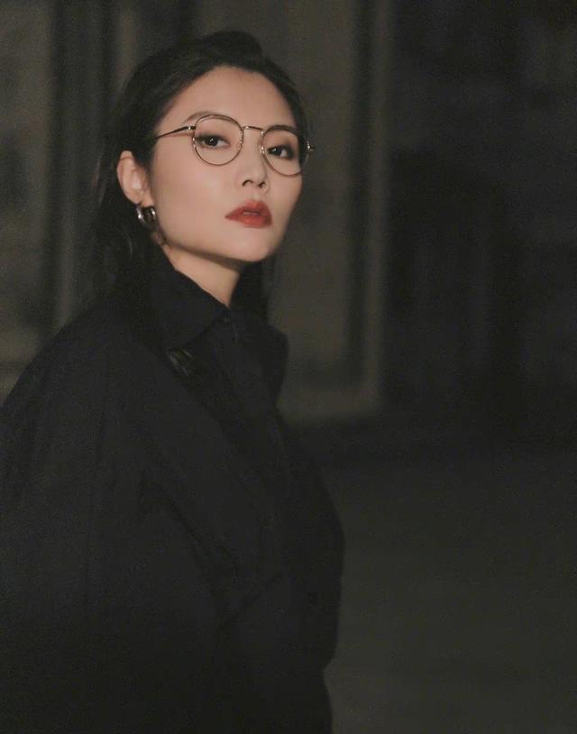 辛柏青|徐冬冬黑色衬衣大背头，御姐范儿造型霸气侧漏