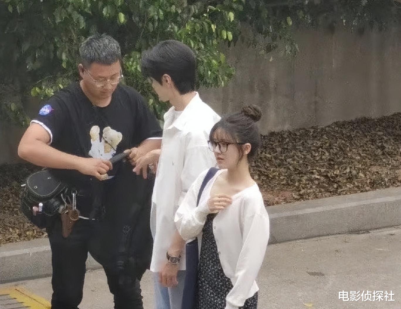 赵露思|《偷偷藏不住》最新路透,陈哲远清新帅气,赵露思学生妹造型吸睛