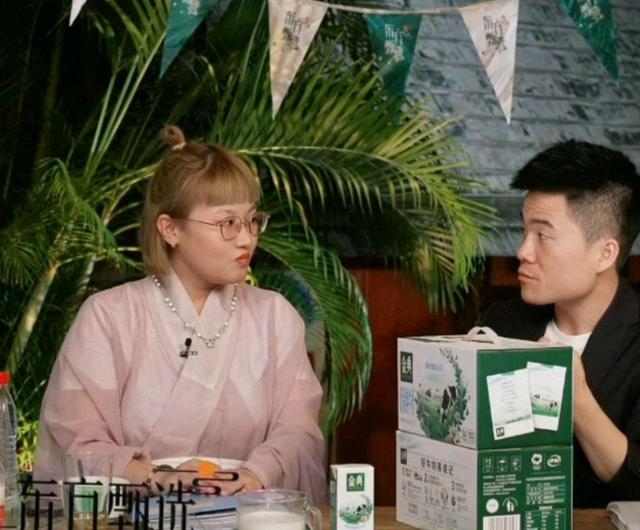 董宇辉|董宇辉:有光的地方就有阴影,七七平时在镜头前替我说话最多