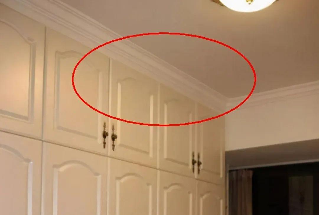 衣柜是否有必要做到顶?做到顶用一圈石膏线,实用又美观