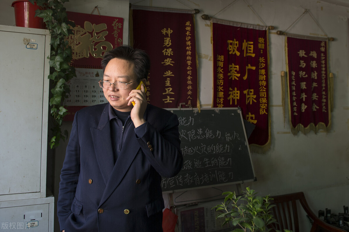 清华大学|张晓勇：17岁拒绝保送，凭实力考进清华，34岁留在老家当保安