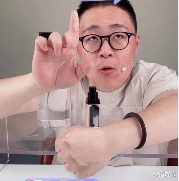 郝劭文|郝劭文满脸抓痕疑遭家暴，妻子二婚带7岁女儿，郝劭文晒幸福回应