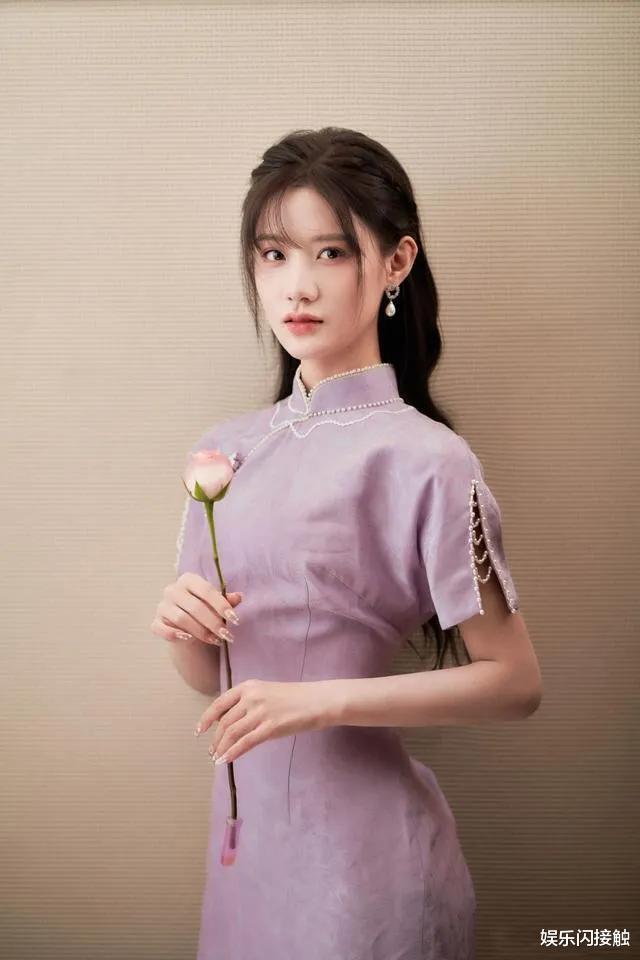陈意涵|“全糖初恋脸”陈意涵，穿旗袍尽显东方古典美，显得她俏丽又甜美