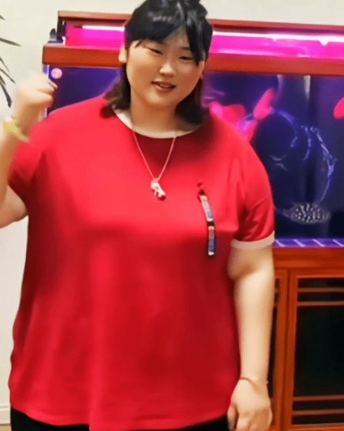 朱之文 大衣哥女儿减肥成功，肤白貌美似洋娃娃，网友：美颜一关原形毕露